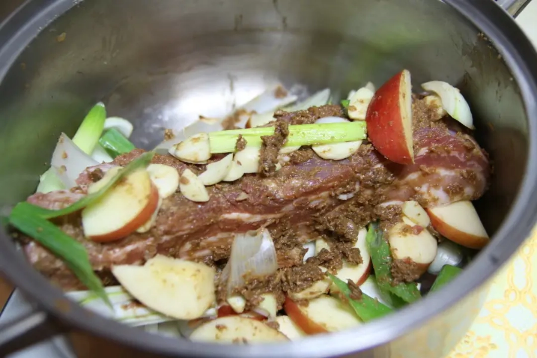 수육 삶는 준비 모습