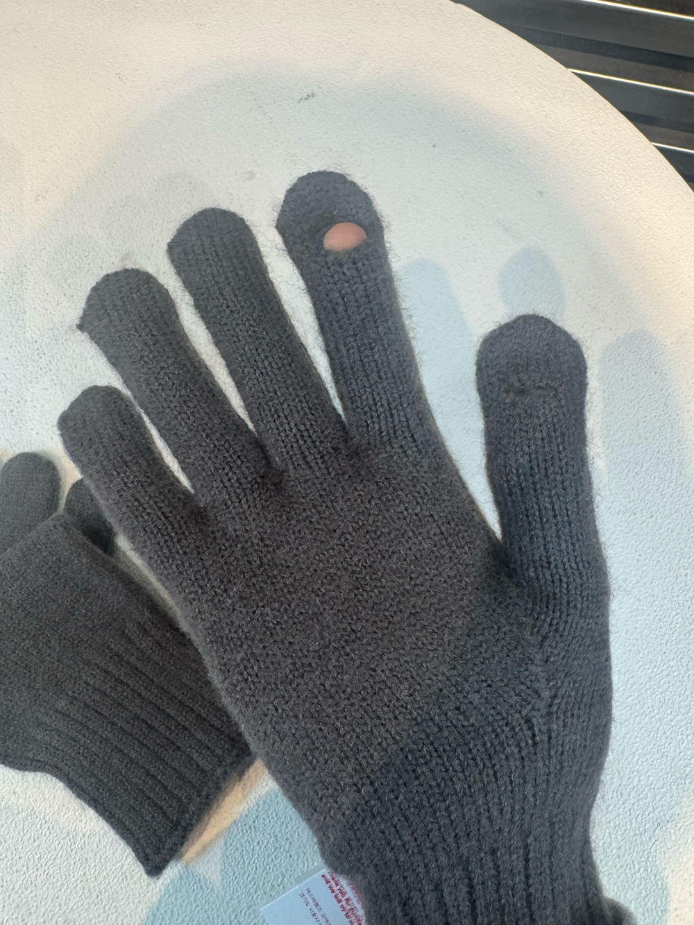 마스마룰즈 Masmarulez 니트 장갑 착용샷