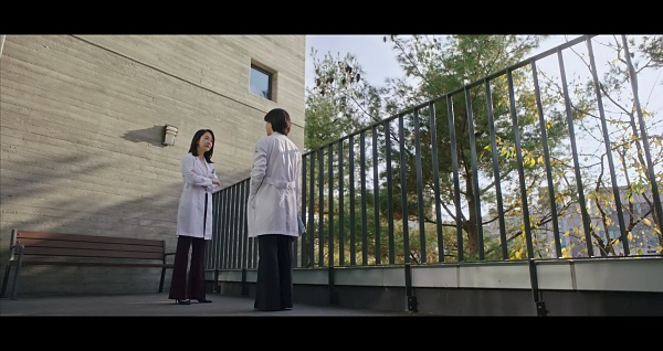 승희와-얘기를-나누는-차정숙