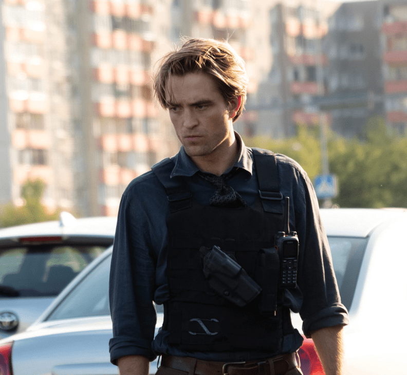 닐이-한곳을-응시하는-모습