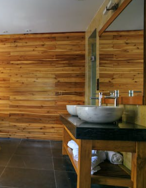 벽면 나무 인테리어