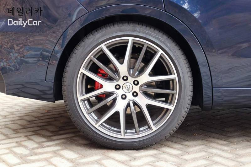 마세라티 르반떼 모데나 S