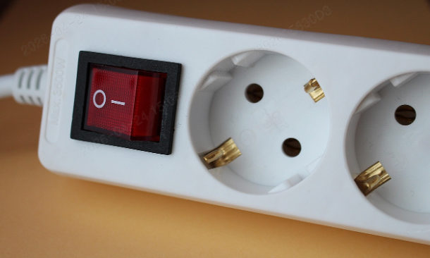 멀티탭 정리하다 보니 편한 배치가 따로 있었다