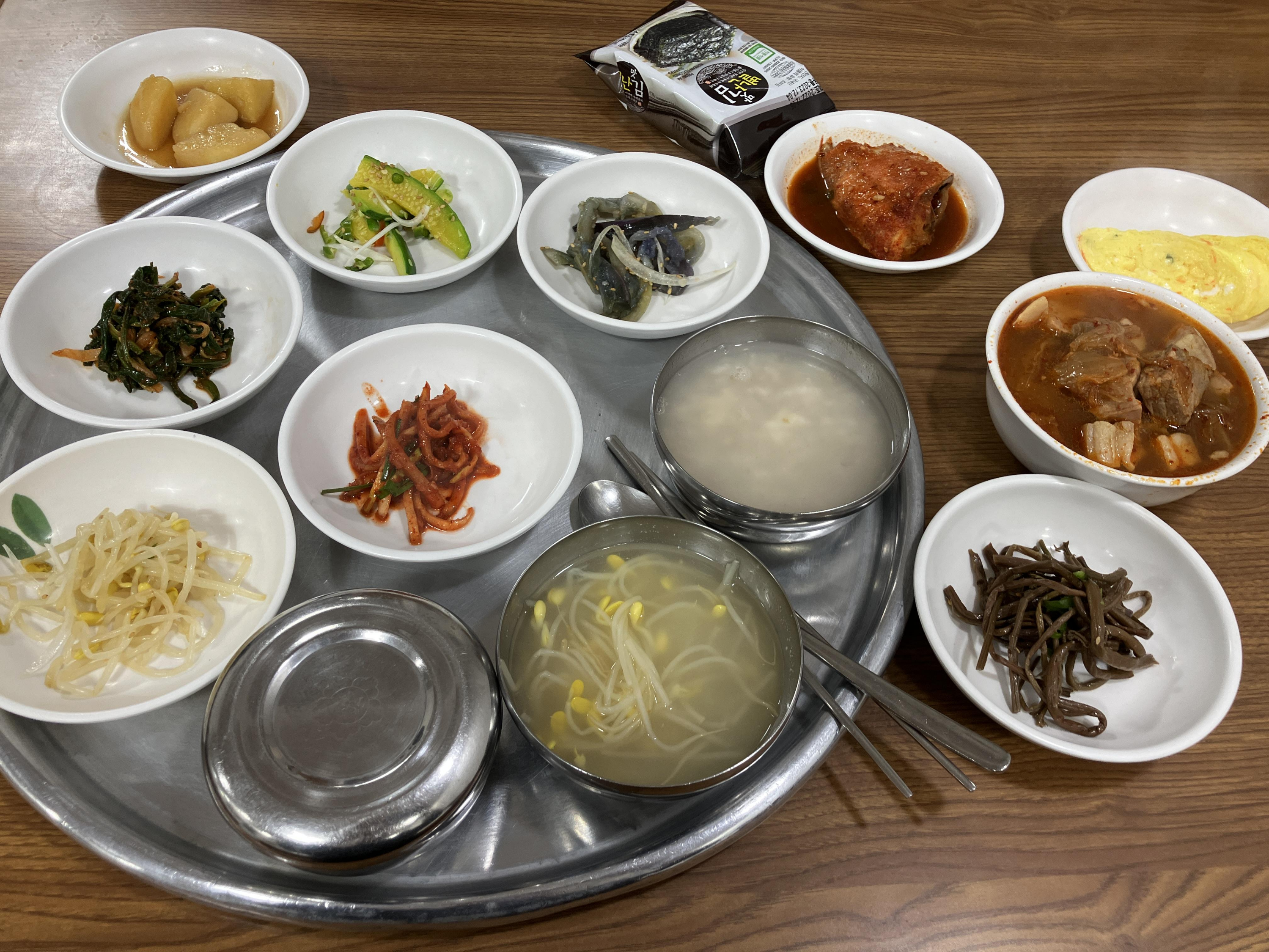명월집 밥상