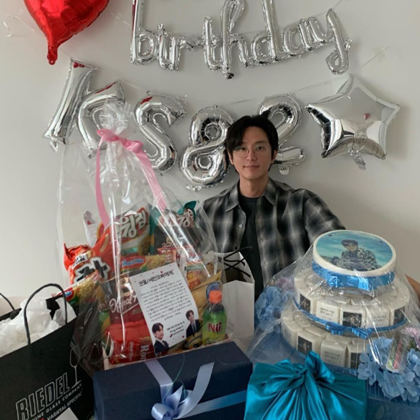 놀아주는 여자 권율 프로필 04