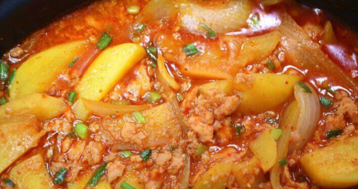 감자 짜글이 음식 사진