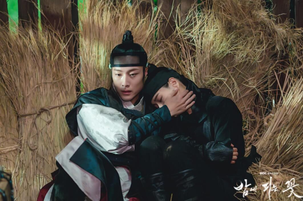 밤에 피는 꽃 수호와 여화