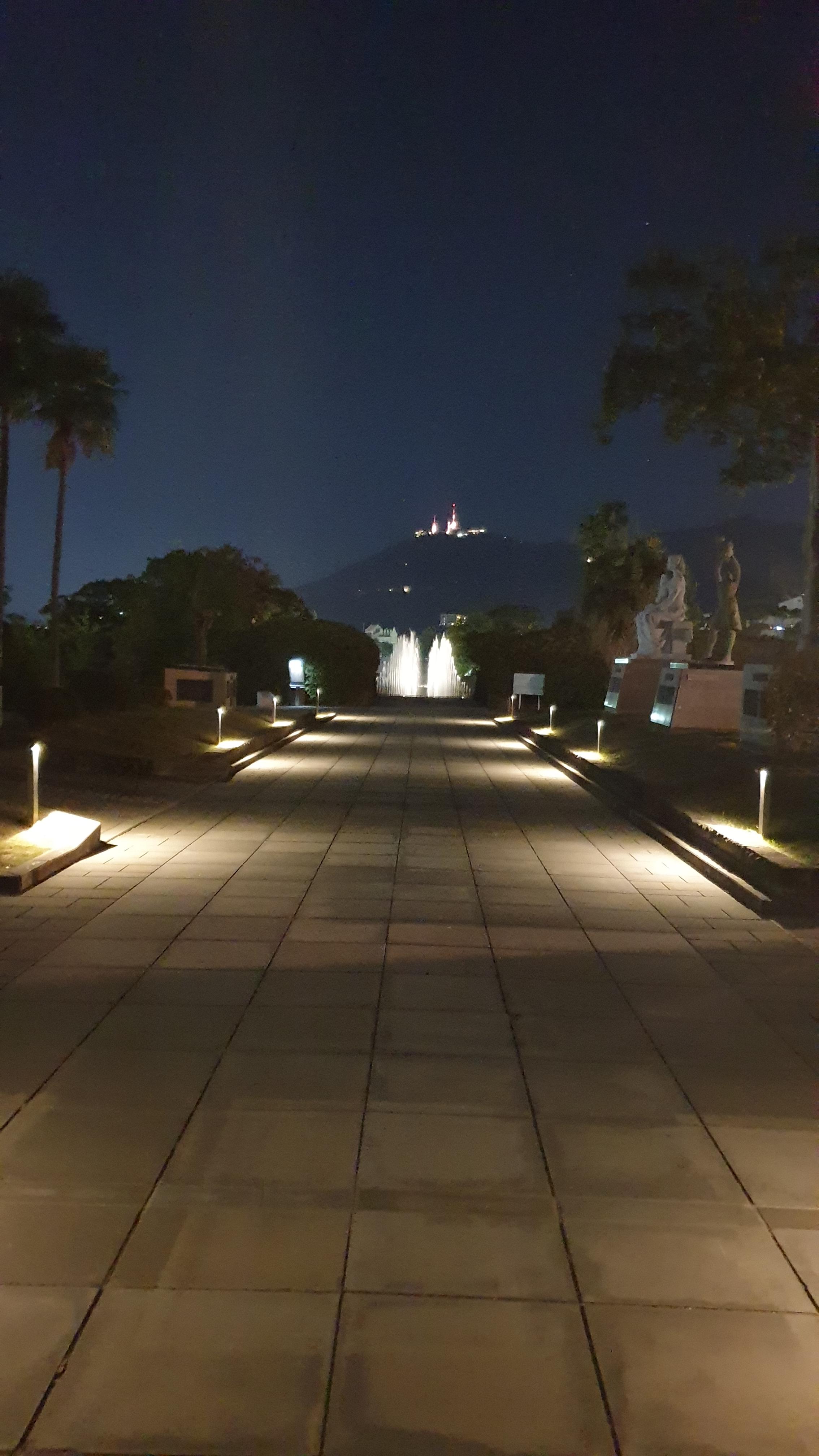 평화의 상에서 평화공원을 바라본 모습