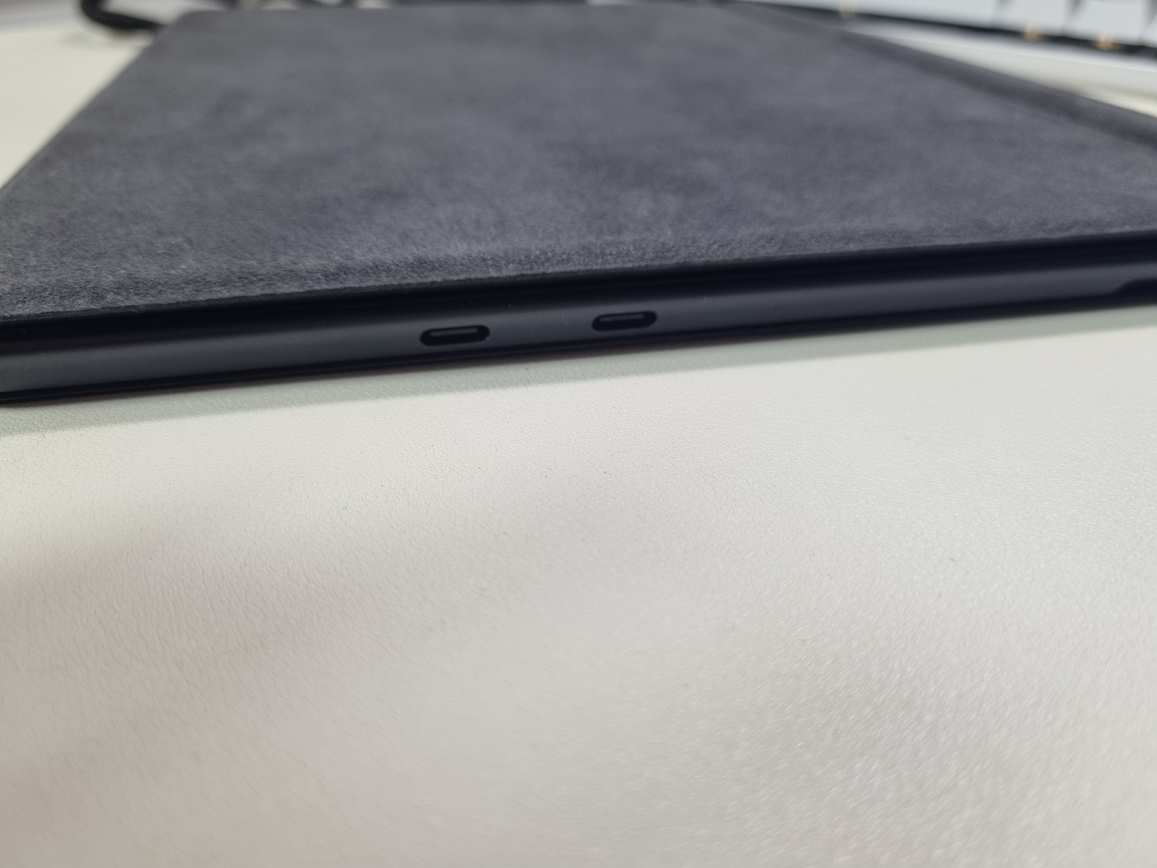 서피스 프로 9 옆면 사진