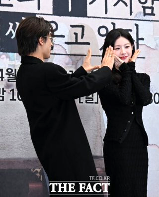 모두가 자신의 무가치함과 싸우고 있다 &amp;#124; 드라마 출연진 몇부작