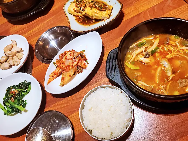 한우 꽃등심 생갈비 구이 & 불고기 강남역 맛집 추천