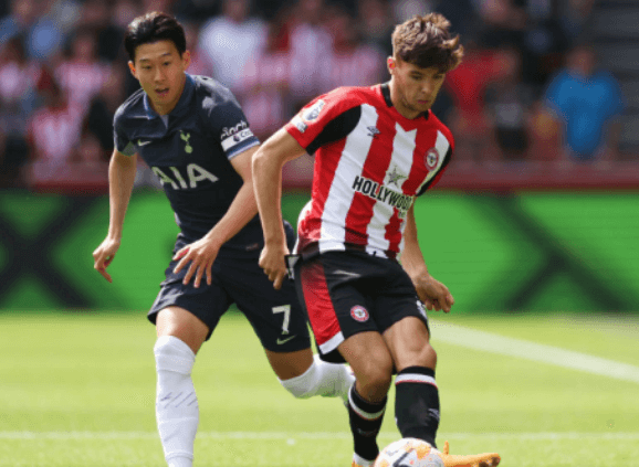 손흥민이 경기 중인 장면