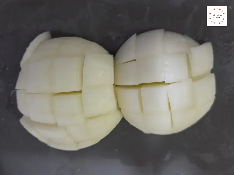 마파두부덮밥-양파 나박썰기