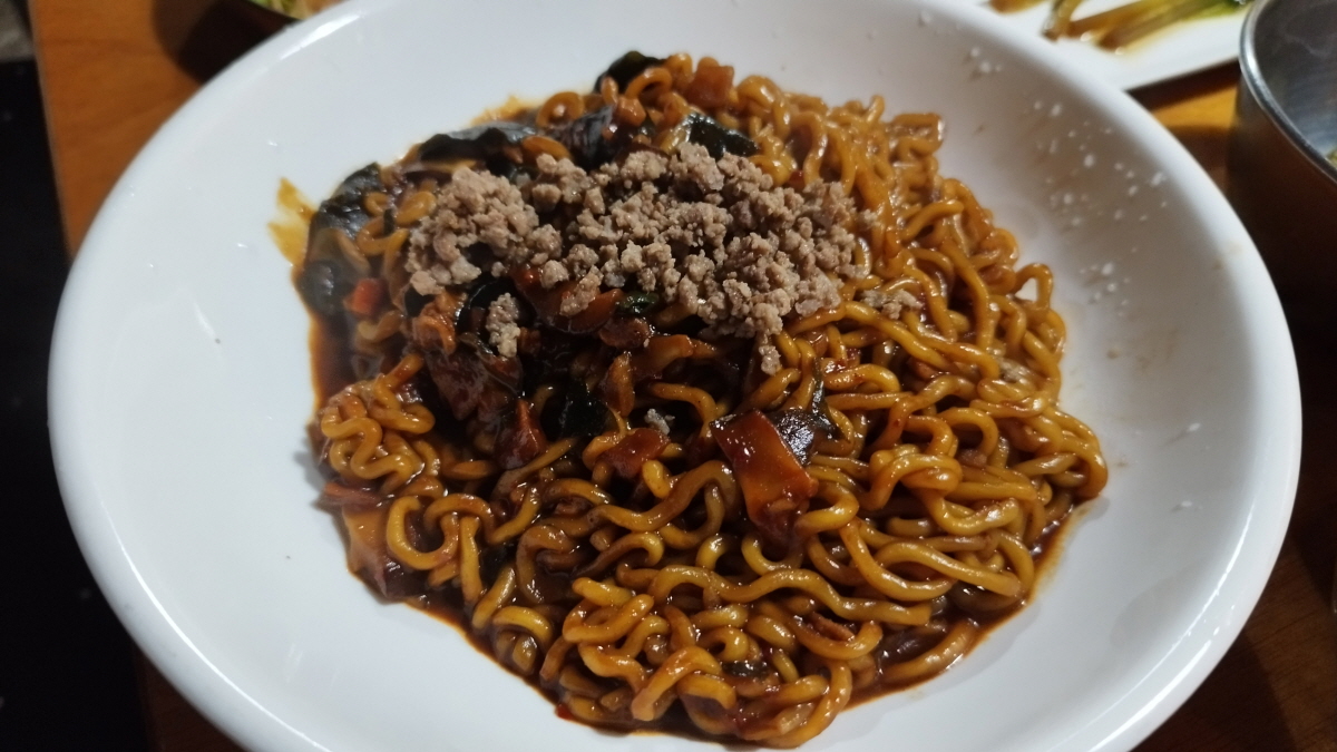 포크래인 매운짜파게티