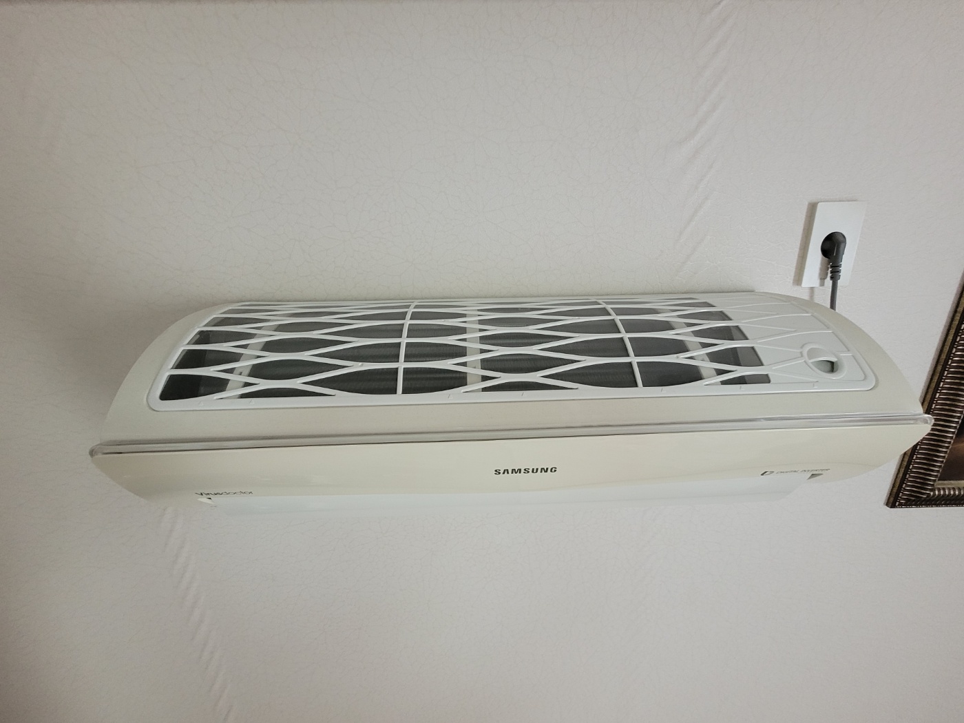 벽걸이 에어컨 윗면