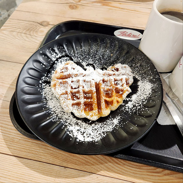 설탕이 뿌려진 빵