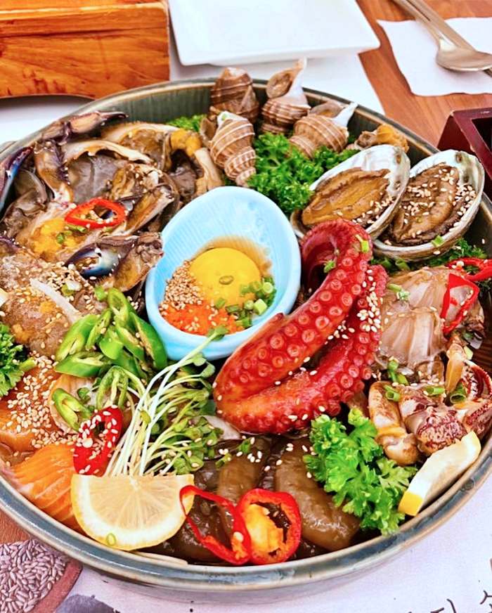 토요일은 밥이좋아 토밥 좋아 부산 해운대 암게 숫꽃게 전복 문어 새우 골뱅이 가리비 모둠해물장 맛집