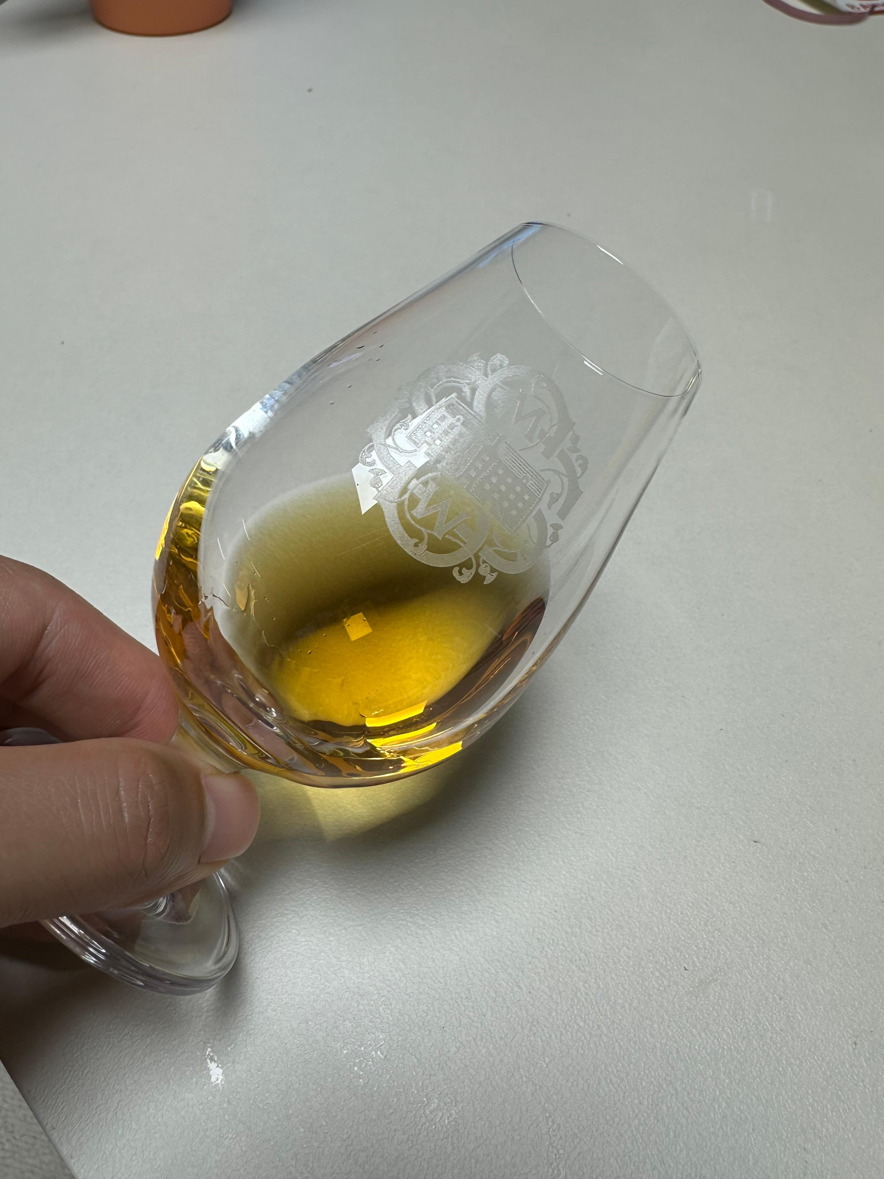 에그잔에 위스키 색 확인