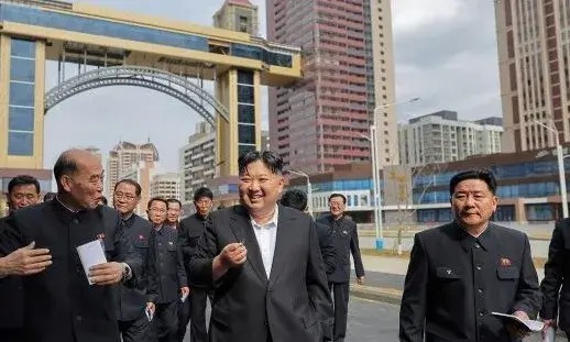 김정은, 화성지구 3단계 시찰&hellip; 수도 개발의 새로운 전환점 강조