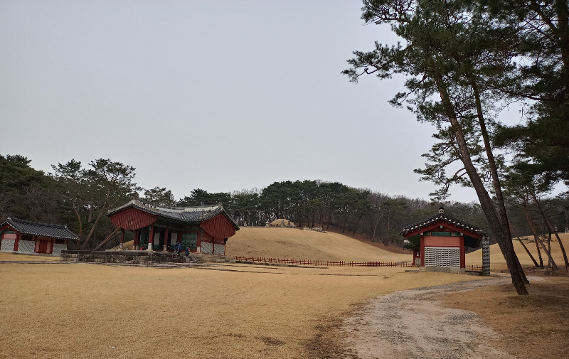 문종과 현덕왕후 현릉 전경 (사진)