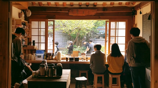 체험을 마치고 인사하는 사람들