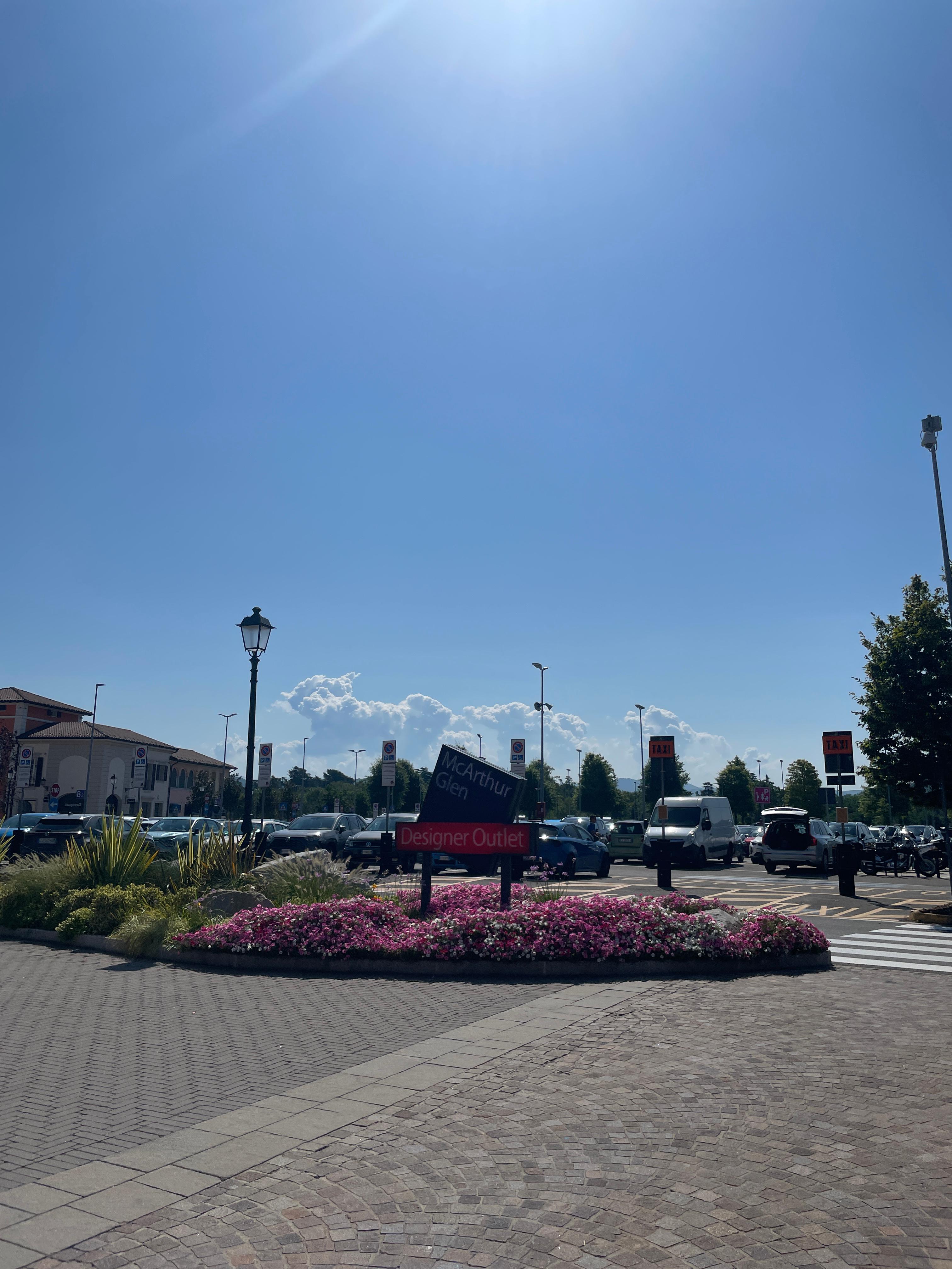 ์ธ๋ผ๋ฐ๋ ์์ธ๋ ๋์ ์ฃผ์ฐจ์ฅ