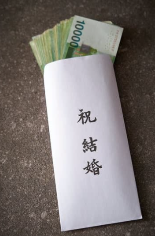 축의금 봉투 쓰는 방법: 예의와 정성을 담아 작성하는 팁