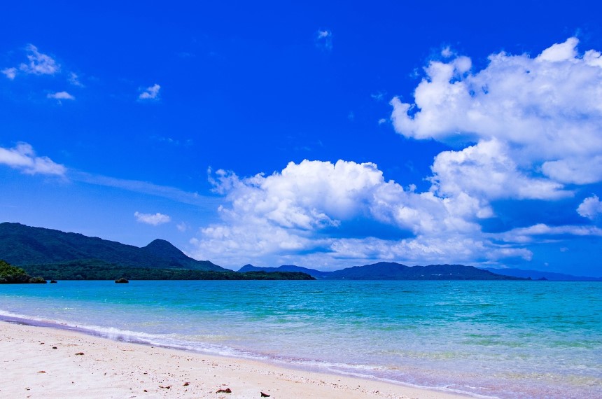 일본 오키나와 해변 풍경 사진