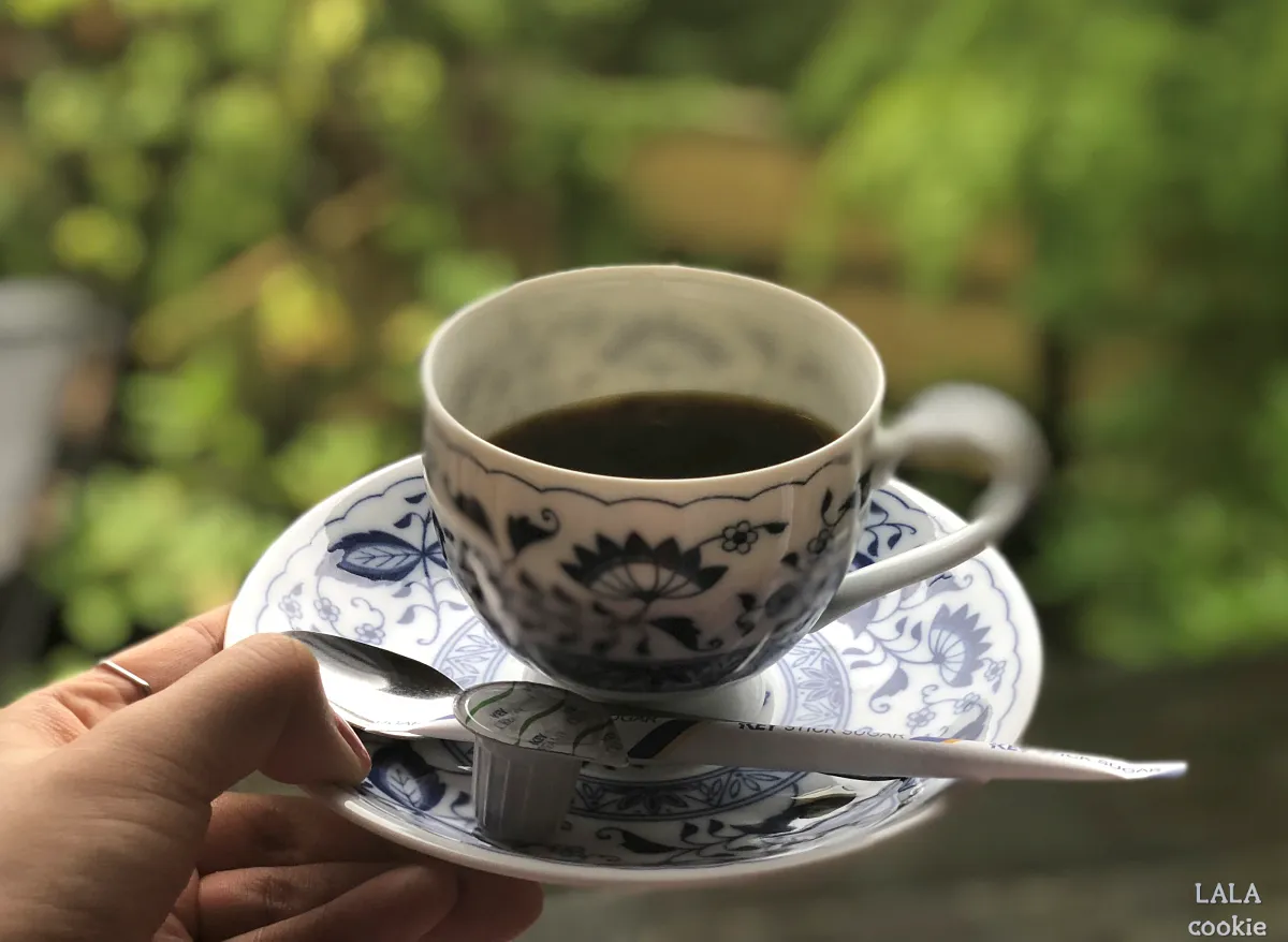 후쿠오카-유후인-료칸-야마다야-조식-디저트-커피잔과-스푼