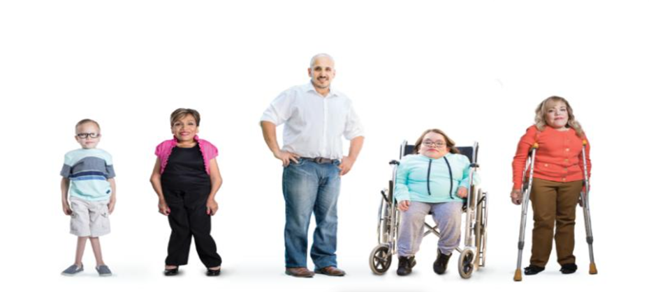 모르퀴오 증후군을 가진 환자 4명과 정상인 어른 1명의 사진