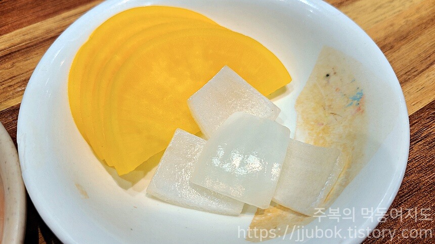 연중반점-밑반찬-단무지-양파