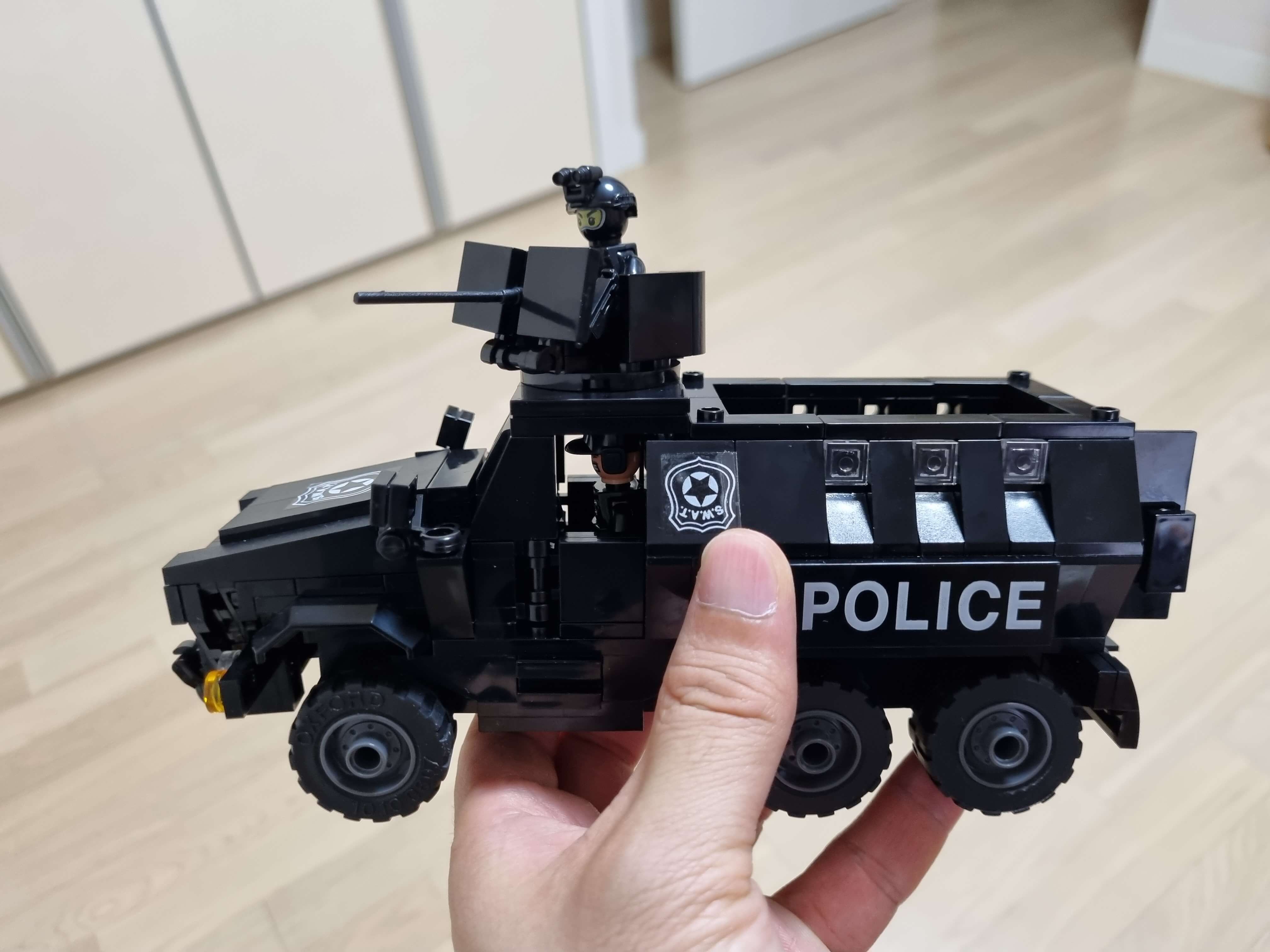 옥스포트 경찰특공대 장갑차