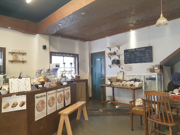 우든버러 전남대 카페: 광주 로스터리 카페에서 에스프레소 한 잔_카페 내부