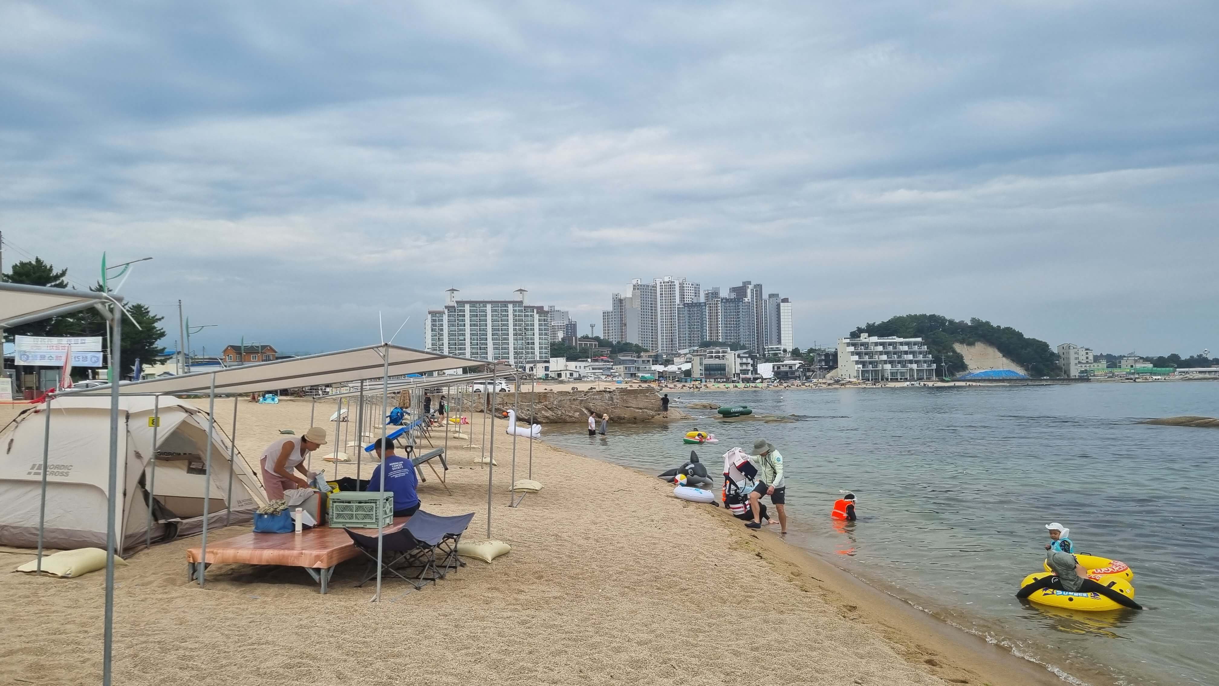 청간정 해수욕장 풍경-사진