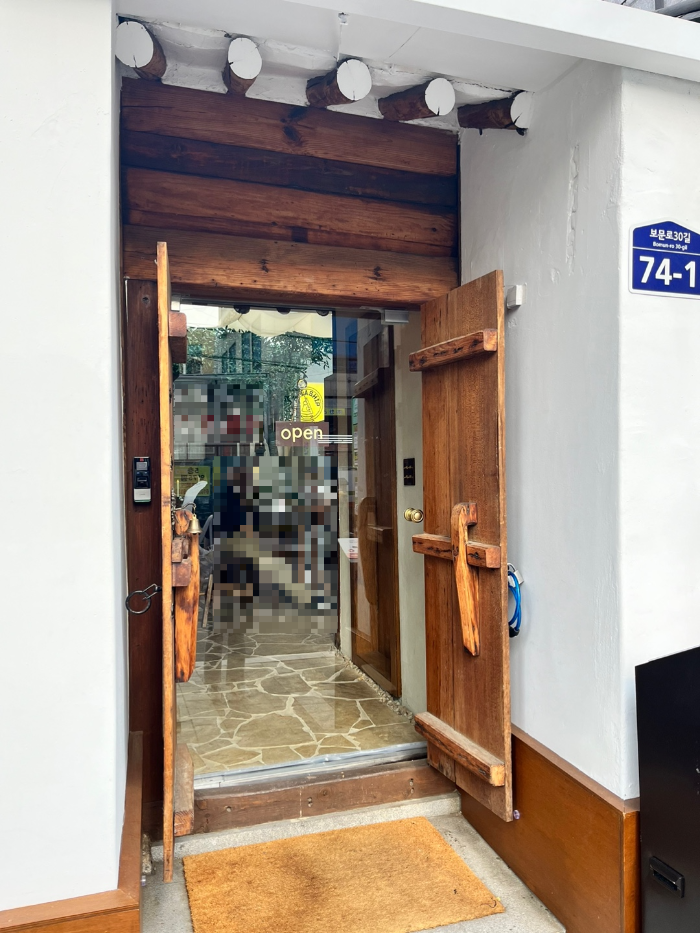 시샘달 아뜰리에 입구 모습