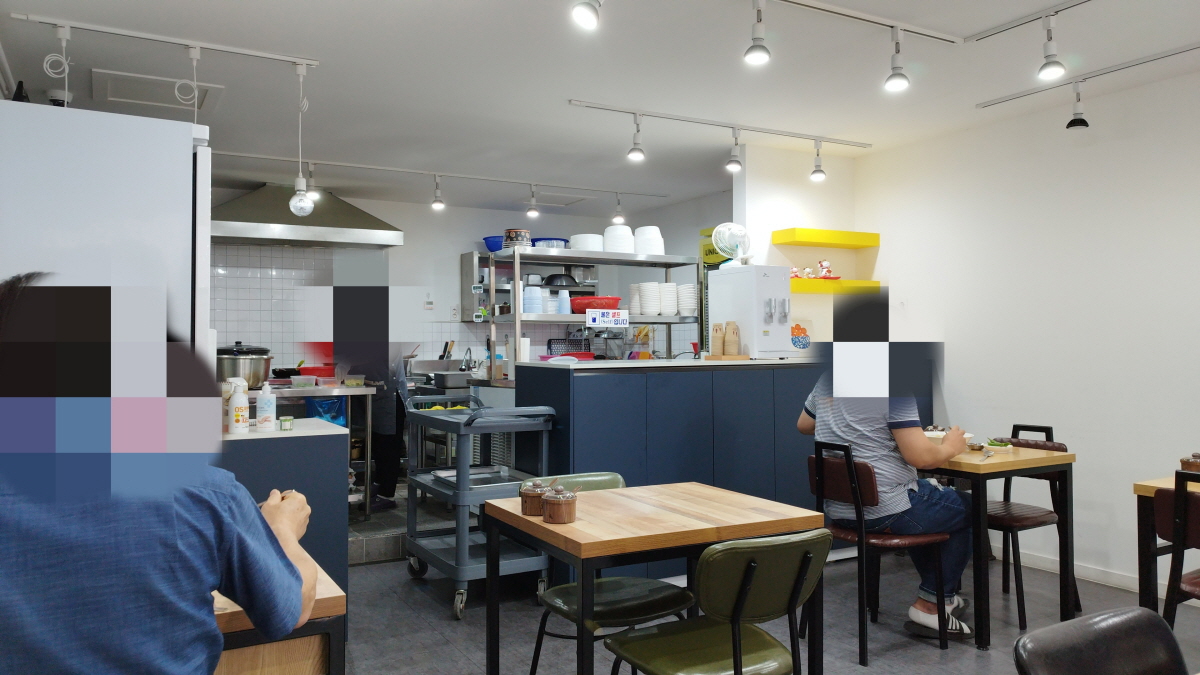 수성구 잔치국수 전문점 분위기