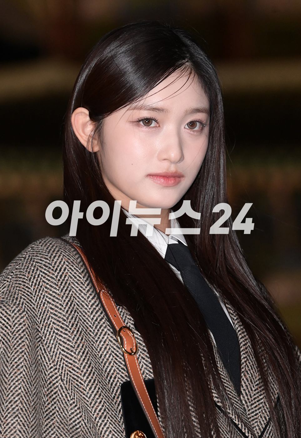 그룹 아이브 이서가 16일 오후 서울 경복궁에서 진행된 구찌(Gucci) 2024 크루즈 패션쇼에 참석하고 있다. [사진=정소희 기자]