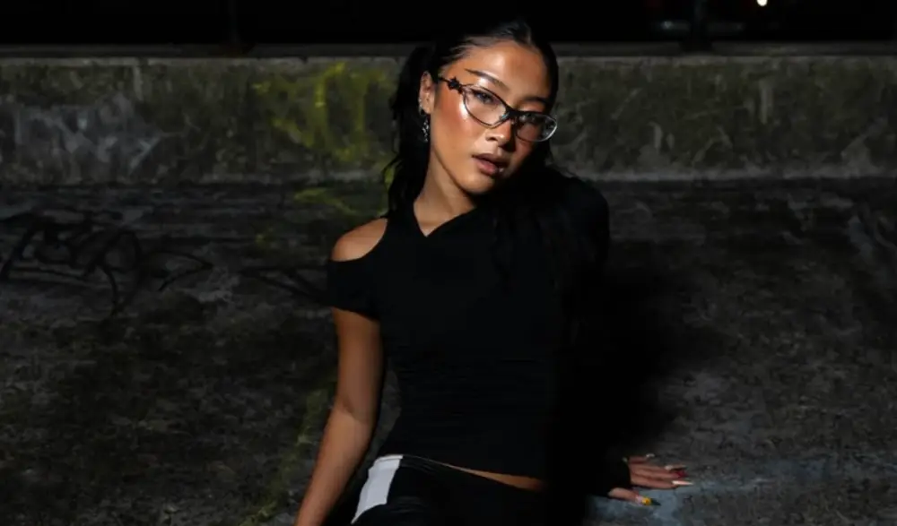 검은옷 입은 바네사