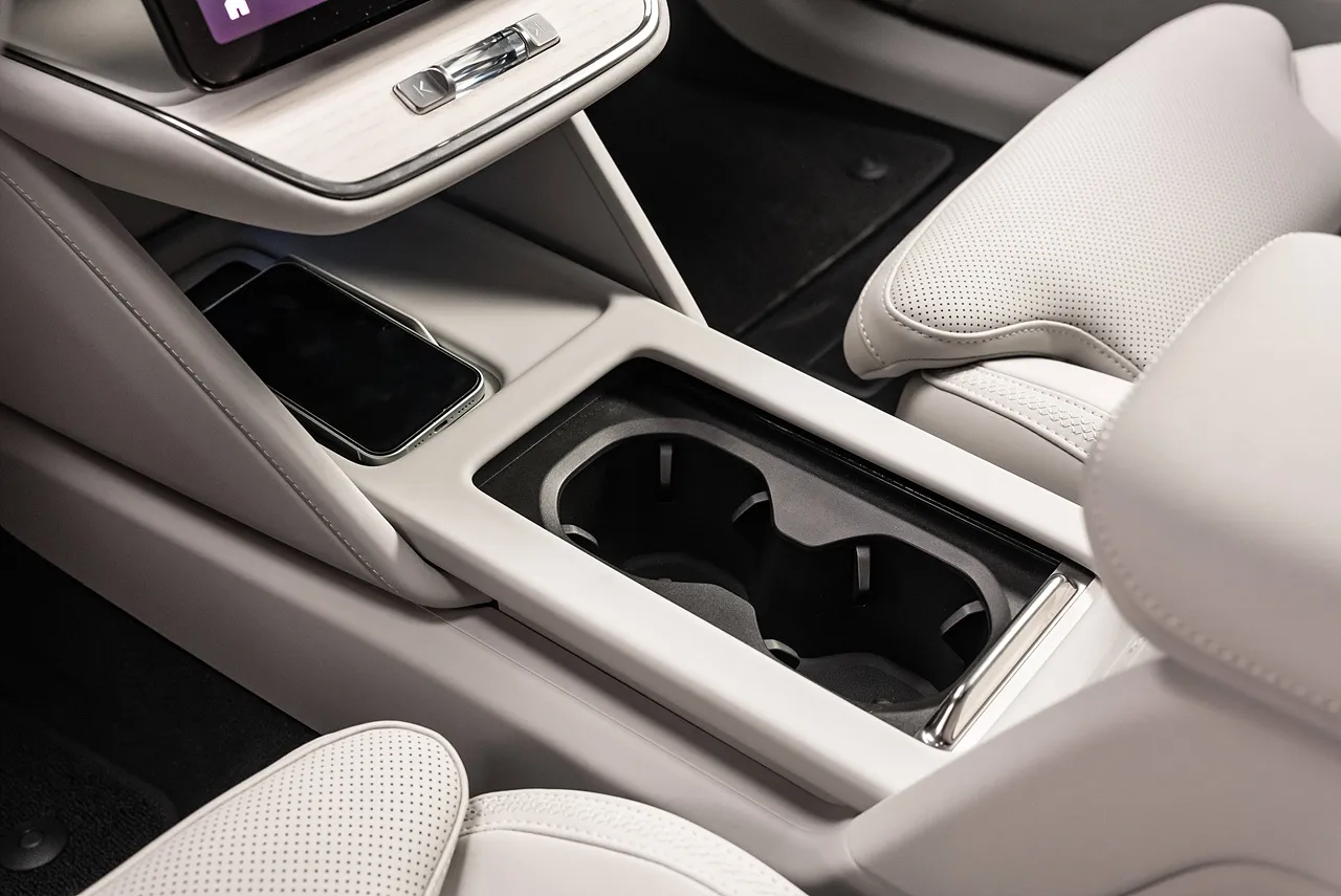 볼보 ES90 이미지