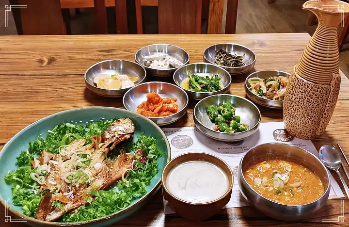 진심 가득 건강 담은 맛 시청역 북창동 맛집 추천 생방송투데이 약선 참게 연잎밥 전복 보리굴비 황태 떡갈비 한정식 게장과 메밀면의 만남! 게눈 감춘면 오늘방송 리얼 맛집