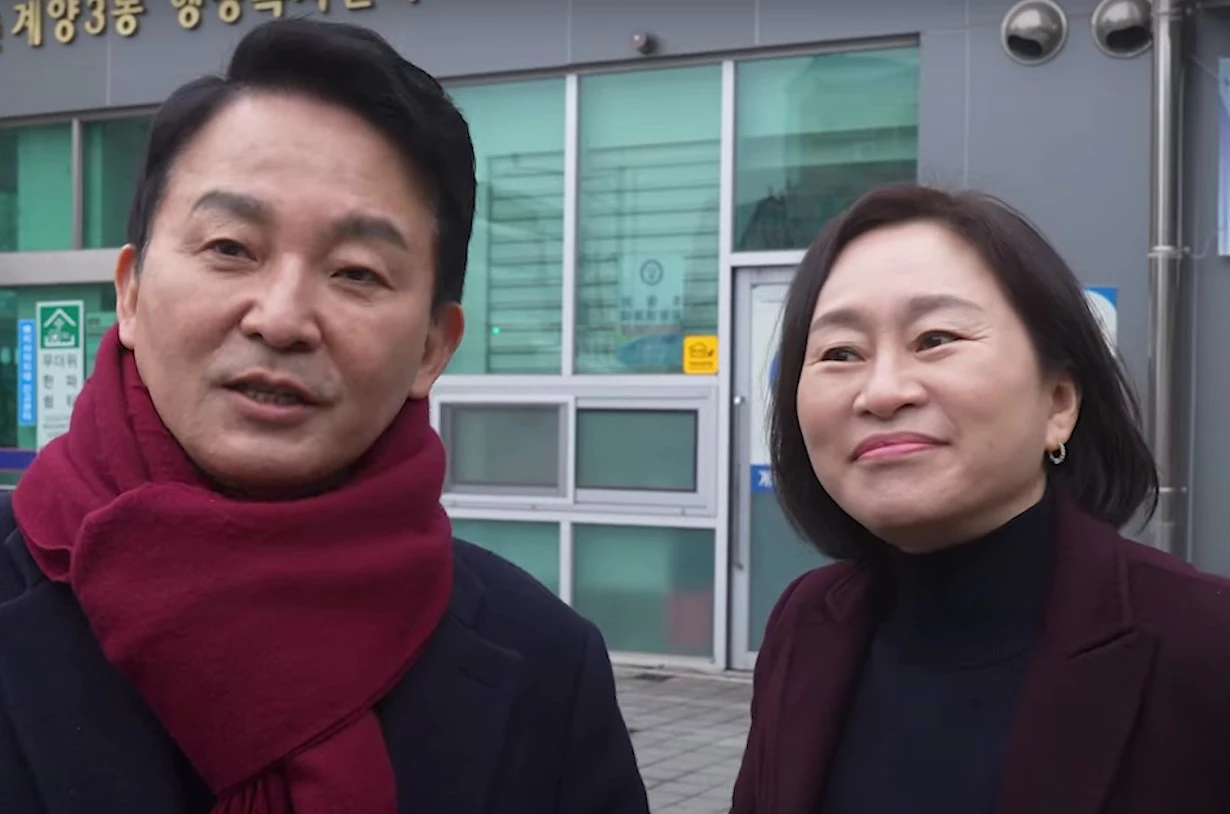 최근 전입신고를 마친 원희룡 부부내외