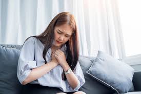 왼쪽 가슴 콕콕 찌르는 증상