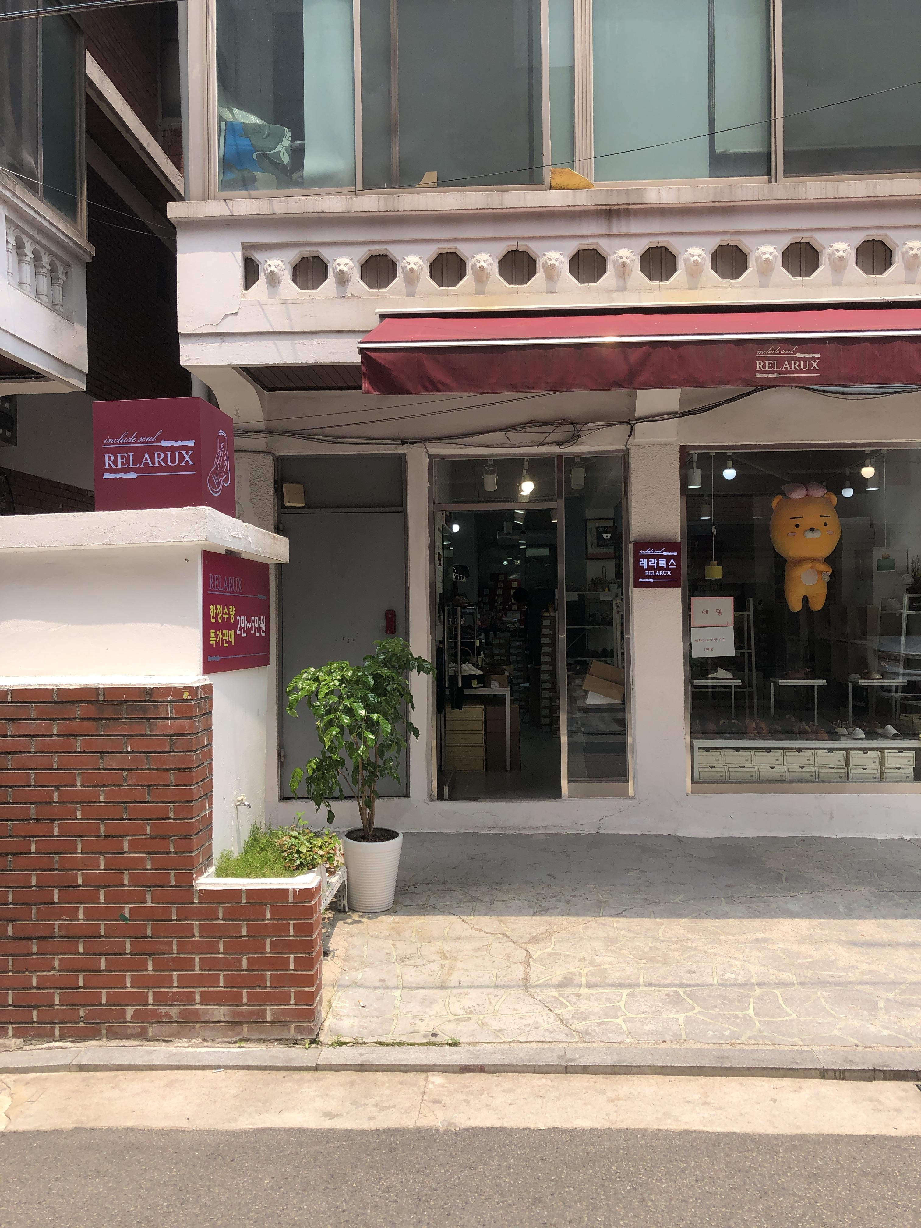 성수역 4번 출구 '연무장길' 산책: 중국 MZ 세대도 반한 성수동 레트로 감성