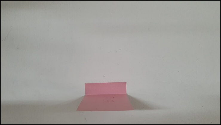 콘크리트벽에-붙여진-포스트잇