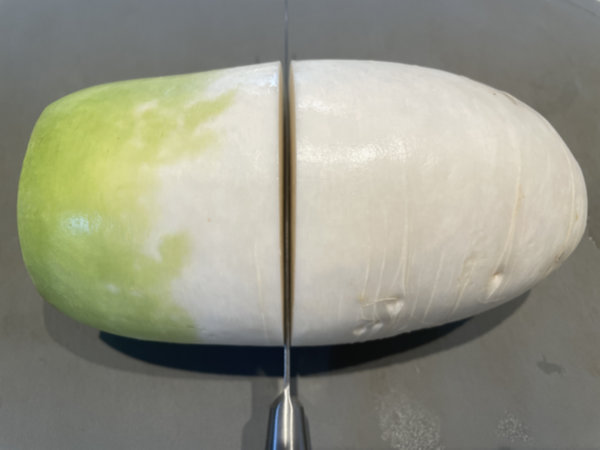 무 하얀 부분으로 소고기무국 끓임