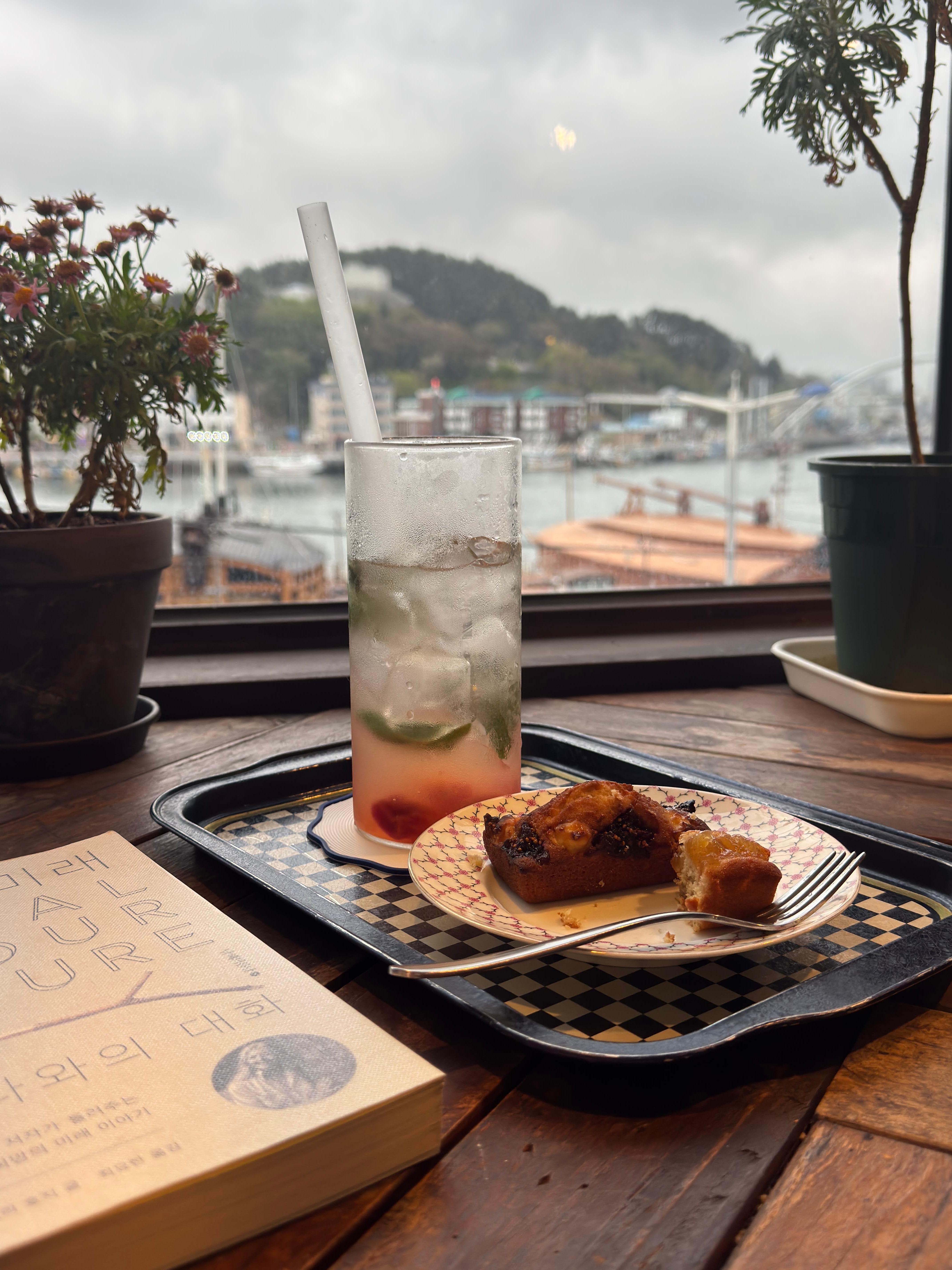 로컬의 미래, 헬레나 노르베리 호지: 지속 가능한 삶의 해답