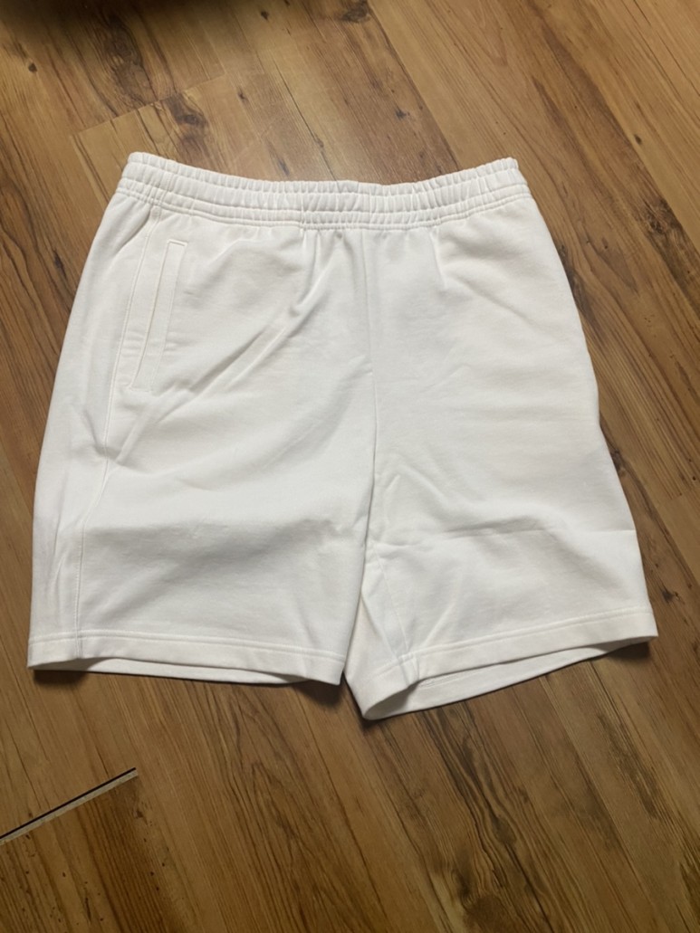 무신사스탠다드 스웨트쇼츠 크림