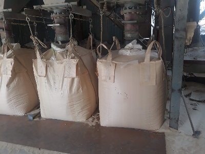 규사를 톤백에 담는 사진