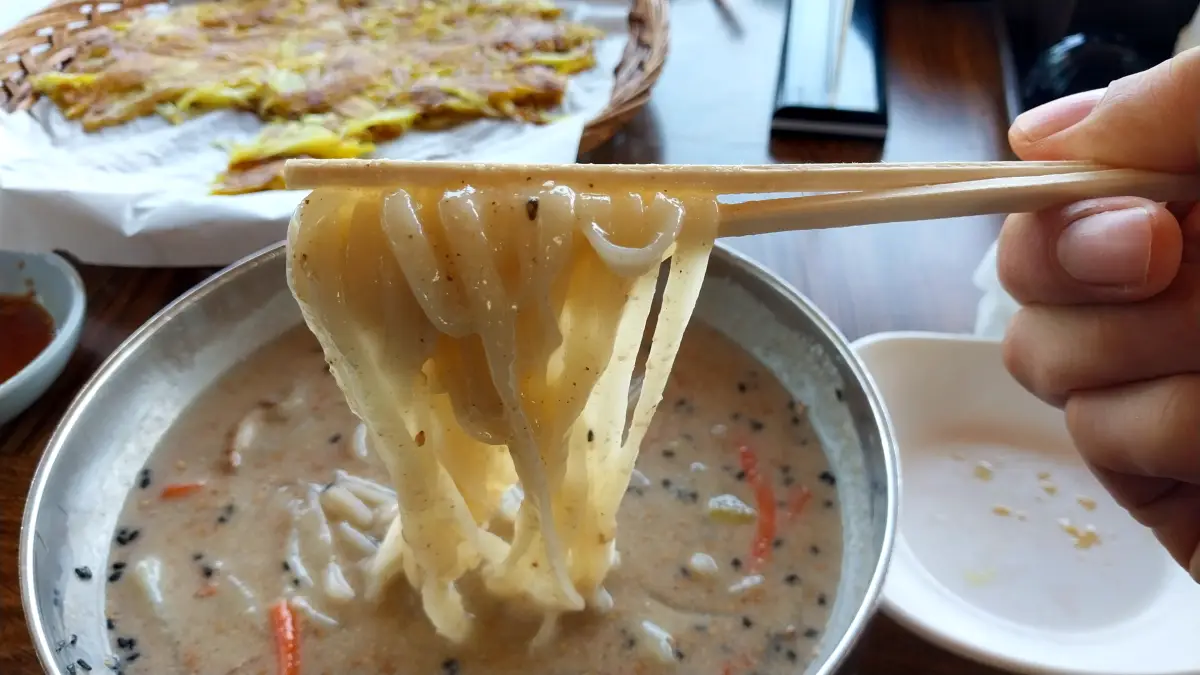 충부댐맛집-시골식당-들깨칼국수