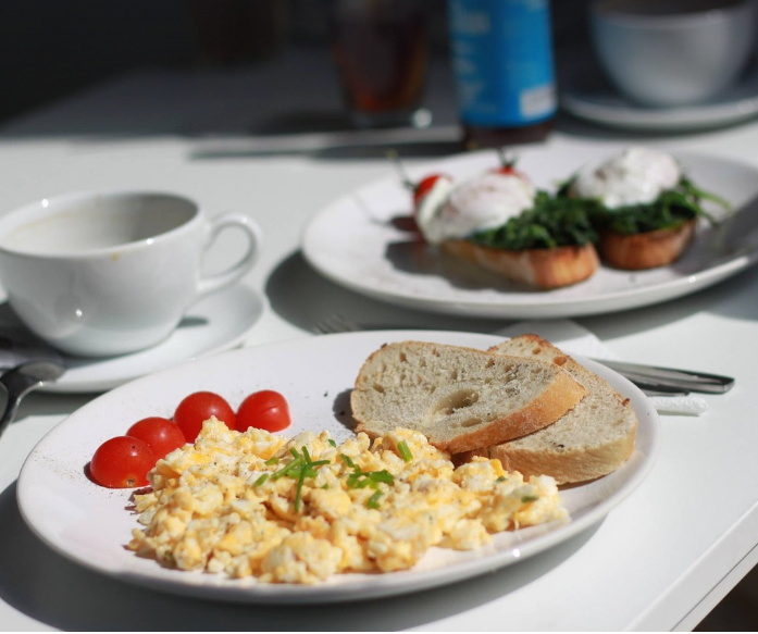 트러플 스크램블드 에그 – 고급스러운 풍미의 브런치 메뉴